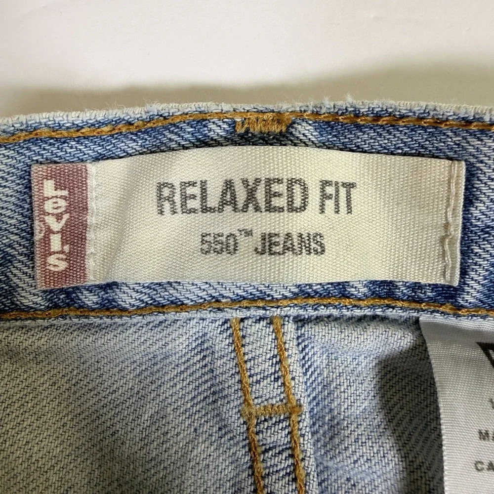 Levi's 550 Cropped Jeans Mens 38x29 Blue Denim Cotton Distressed Relaxed Fit